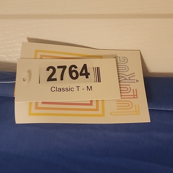 LuLaRoe Classic T M - Picture 2 of 3